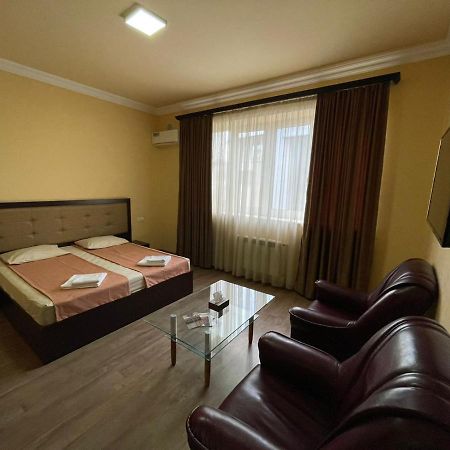 Mbm Hotel Erywań Zewnętrze zdjęcie