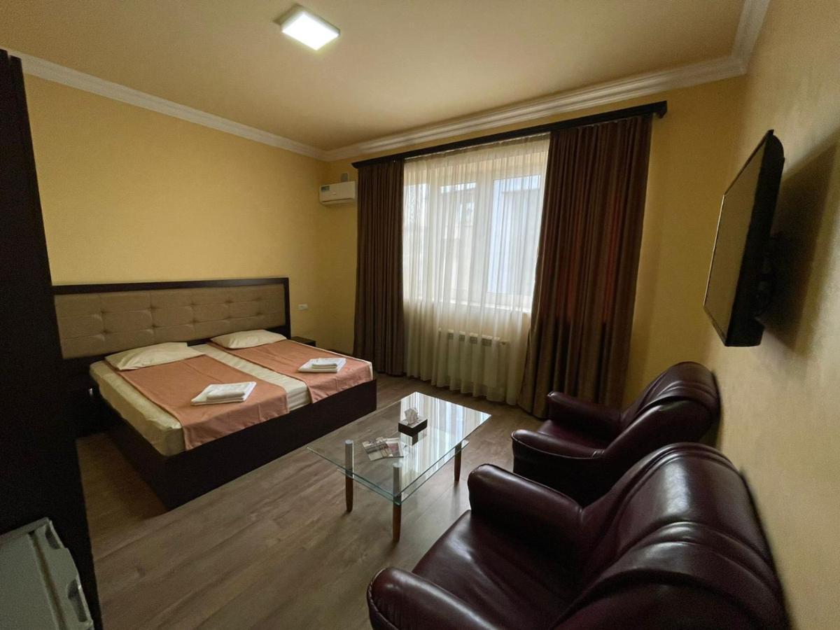 Mbm Hotel Erywań Zewnętrze zdjęcie